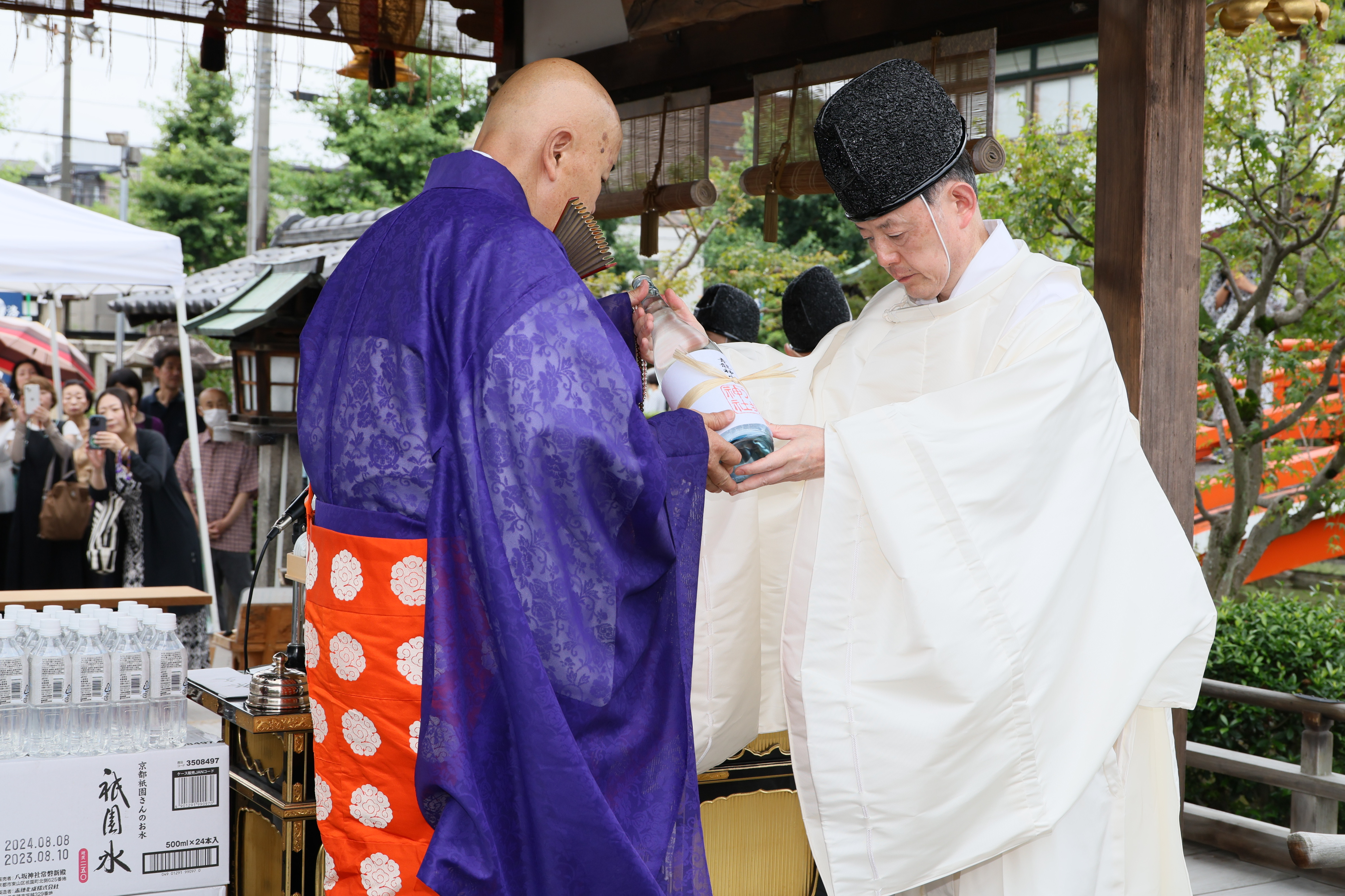 神泉苑・八坂神社神仏合同青龍神水交換式